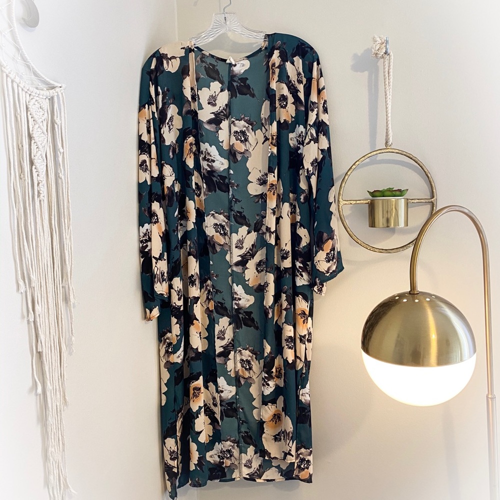 🌸PinkBlush Boutique Floral Kimono🌸